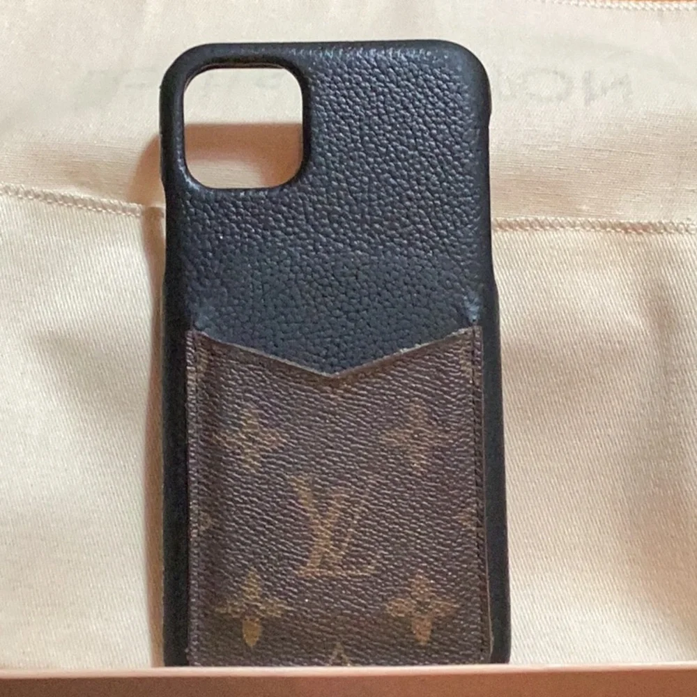 Louis Vuitton iPhone case with sleeper bag and box - Picture 2 of 7